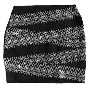 H&M Black and White Zigzag Bandage Mini Skirt S